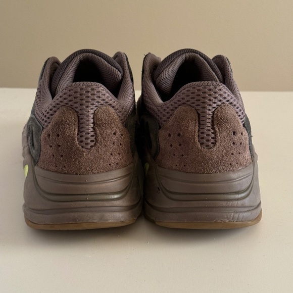 Yeezy Boost 700 Mauve Adidas EE9614 Men's Shoes Multicolor size Men’s 9 - Picture 4 of 8
